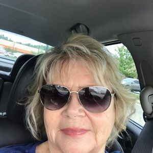 Meet your Posher, Carla